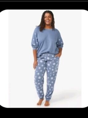 Women's Snowflake Pajama Fleece Set W/ Pockets